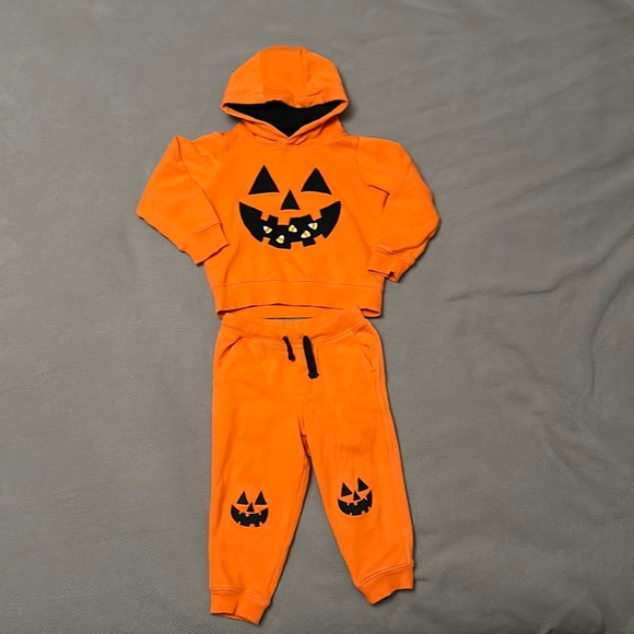 Gymboree Other - Gymboree Pumpkin Sweatshirt and Sweatpants